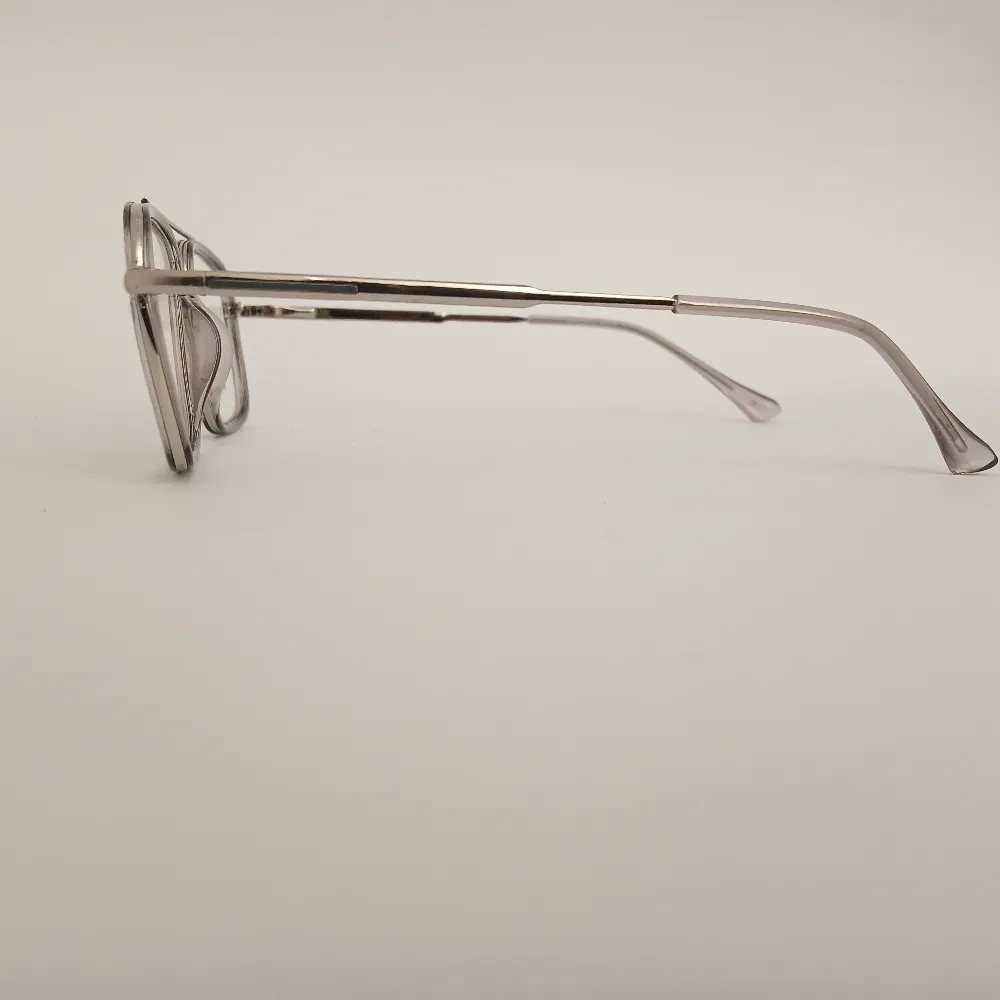Men Women Navigator Metal Acetate Translucentsilver Medium Eyeglasses Efasmpum2 04 by Eye9 Optics